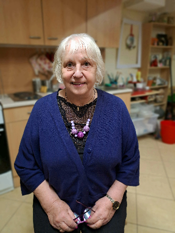 Náhrdelníky z bavlniek a drevených korálkov